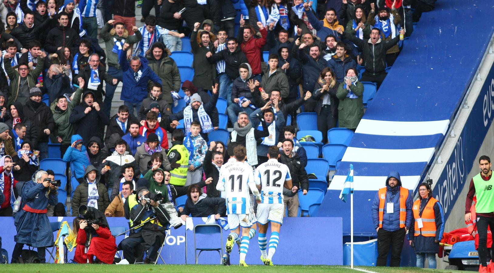 Las mejores imágenes del derbi entre la Real Sociedad y el Athletic en Anoeta. 