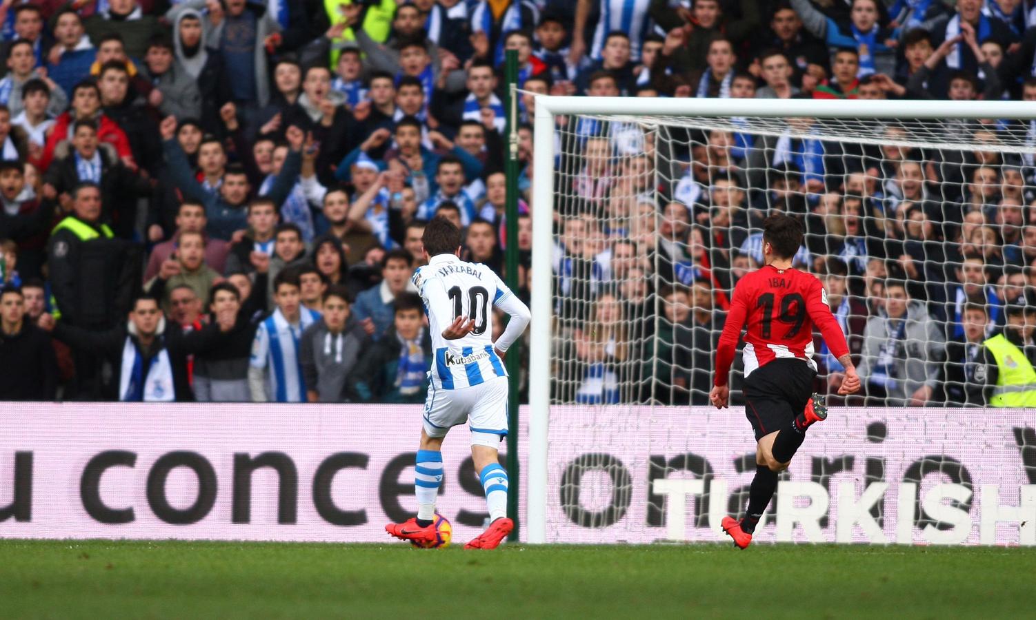 Las mejores imágenes del derbi entre la Real Sociedad y el Athletic en Anoeta. 