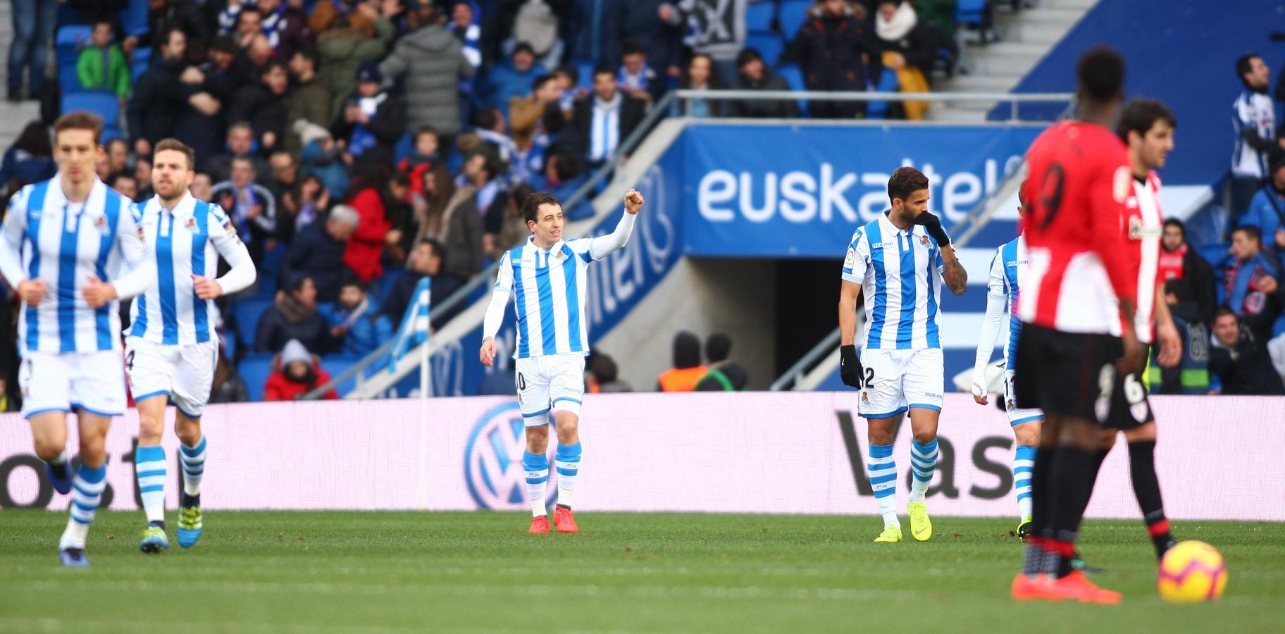 Las mejores imágenes del derbi entre la Real Sociedad y el Athletic en Anoeta. 