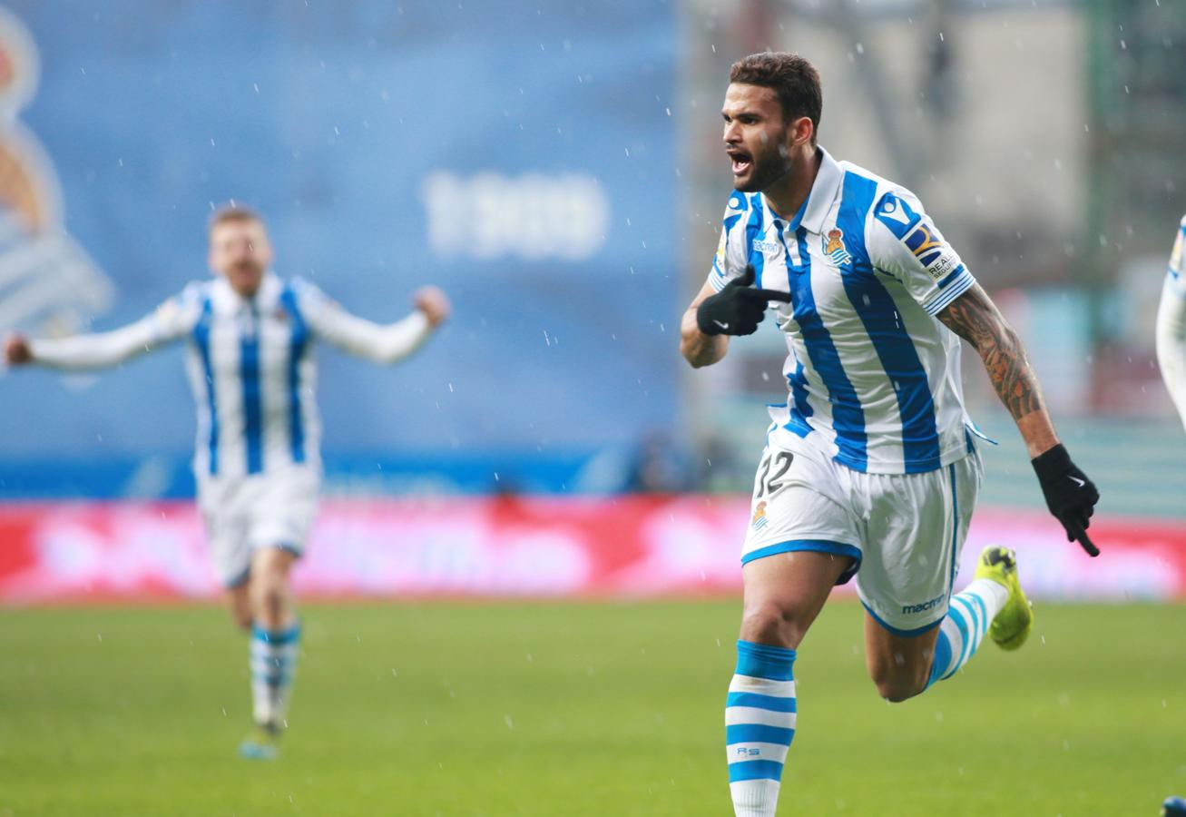Las mejores imágenes del derbi entre la Real Sociedad y el Athletic en Anoeta. 