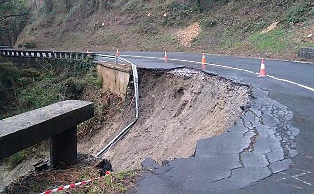 Derrumbe en la carretera del Calvario
