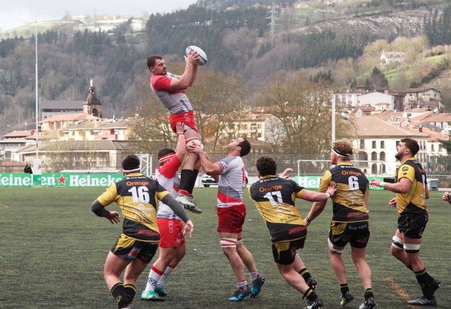 Los ordiziarras han terminado por ceder ante los Aparejadores de Burgos (27-40) y acumulan una segunda semana sin victoria. Alcanzar el cuarto puesto se hace cada vez más difícil. 