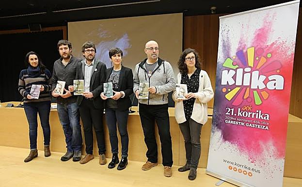 Ezkerretik eskuinera, Alaitz Aizpuru, Kote Camacho, Jon Zarate, Lorea Agirre, Asier Amondo eta Miren Rubio.