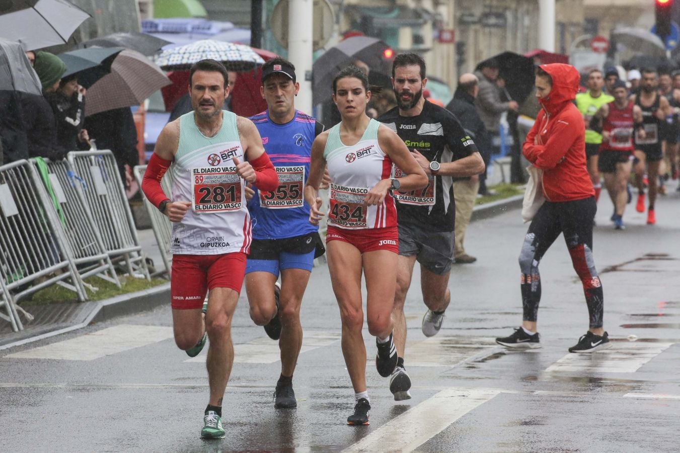 Lluvia, frío y triunfos muy reñidos en los 10 kilómetros de la Gimnástica de Ulía 
