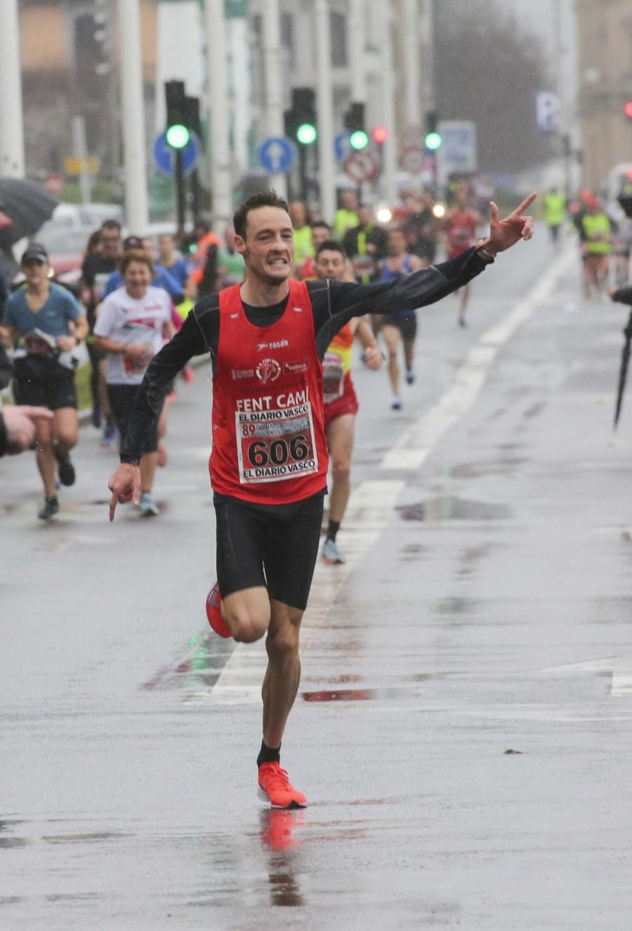 Lluvia, frío y triunfos muy reñidos en los 10 kilómetros de la Gimnástica de Ulía 