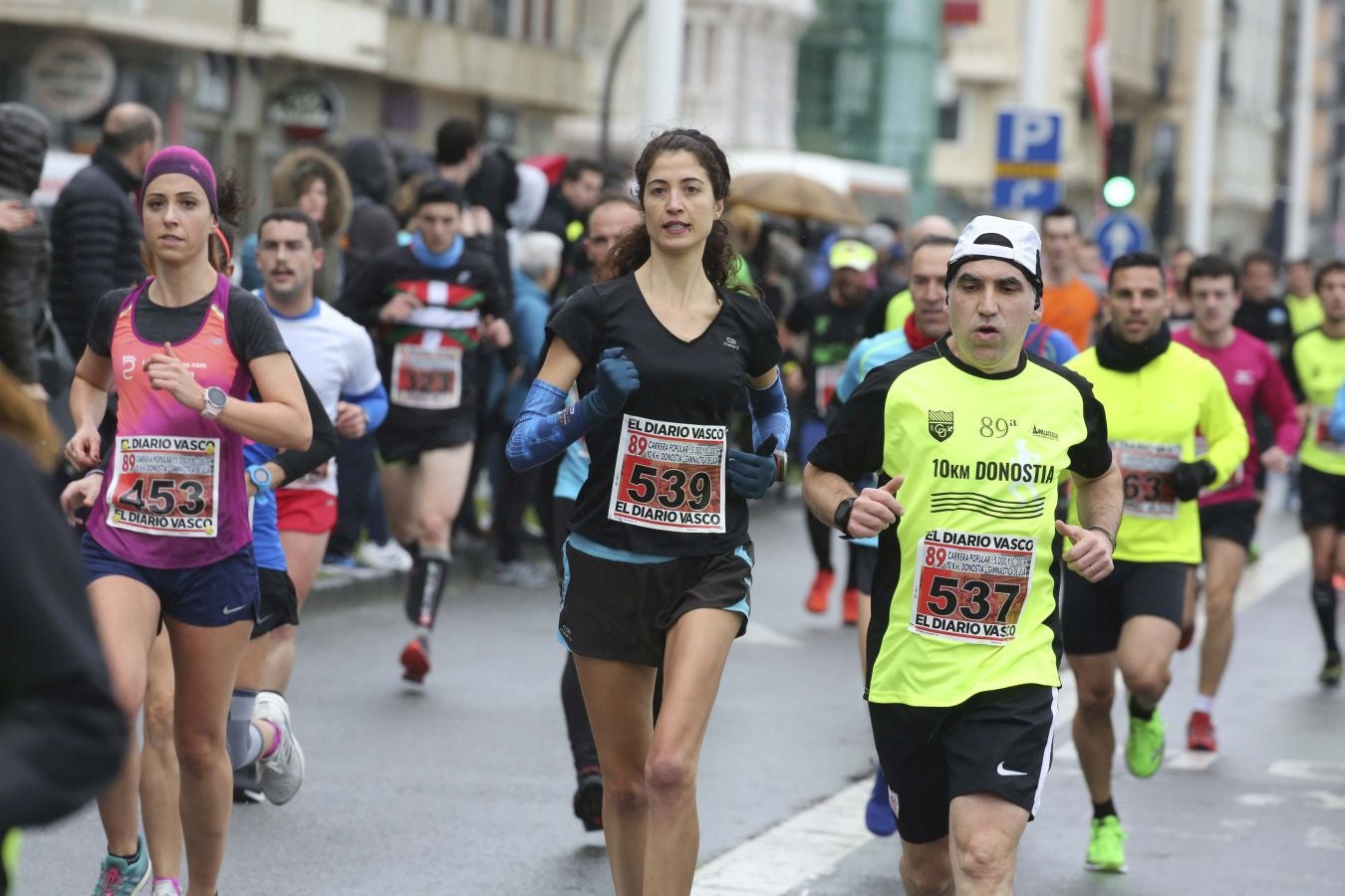 Lluvia, frío y triunfos muy reñidos en los 10 kilómetros de la Gimnástica de Ulía 
