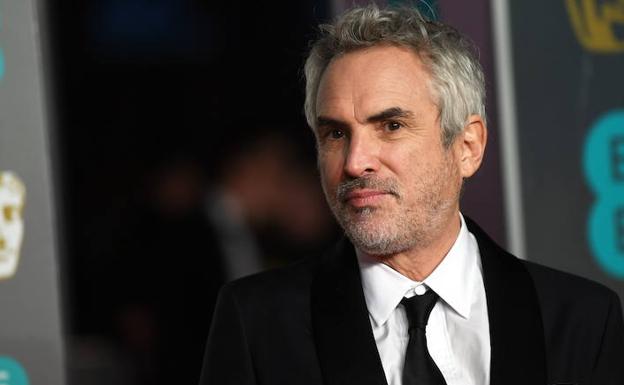 Alfonso Cuarón llega a la gala de los BAFTA. 