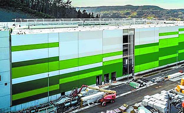 La planta de tratamiento mecánico-biológico (TMB) del Complejo Medioambiental de Gipuzkoa encara ya la recta final de su construcción. Su puesta en funcionamiento está prevista para marzo.