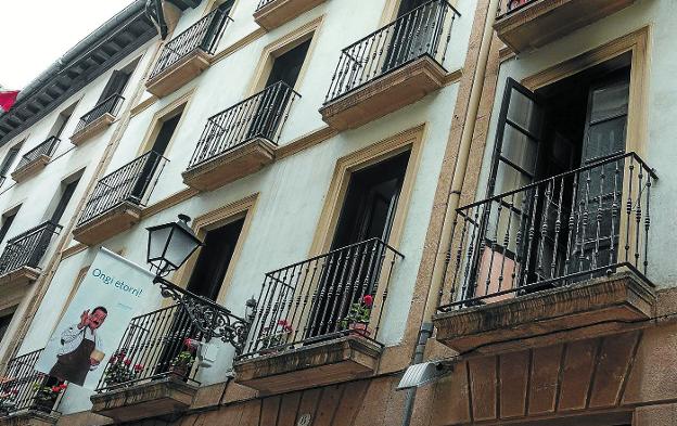 El Ayuntamiento va a facilitar la subdivisión de las viviendas y el cerramiento de los balcones.