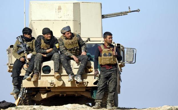 Soldados de las Fuerzas de Siria Democrática, en Baghuz. 