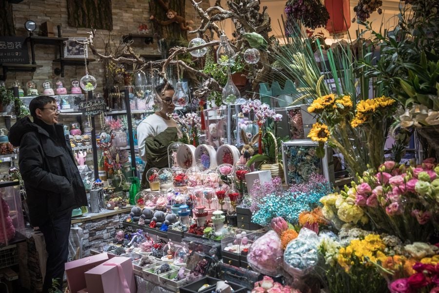 En Tailandia cientos de parejas participan cada año en San Valentin en una especial ceremonia de casamientos. 