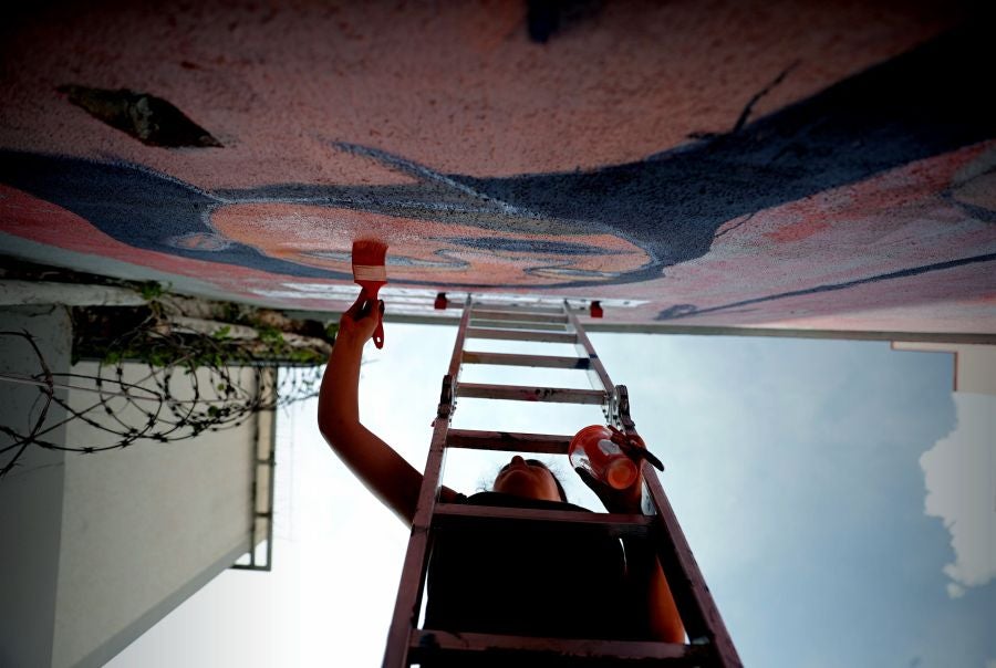 'Marielle vive' es el lema inscrito sobre la gran escalera de cemento que en Sao Paulo lleva el nombre de la concejala Marielle Franco, una obra homenaje que continúa la batalla que ella lideró hasta que fue asesinada, hace ya once meses: la lucha de mujeres negras y lesbianas por ser visibles. 