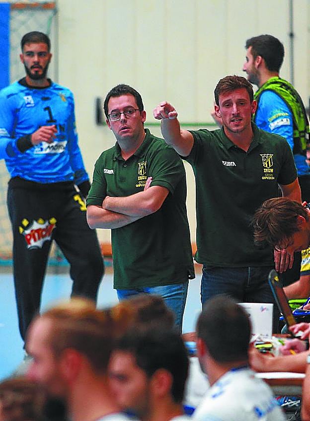 Cuétara y Burguete durante un partido en Artaleku.
