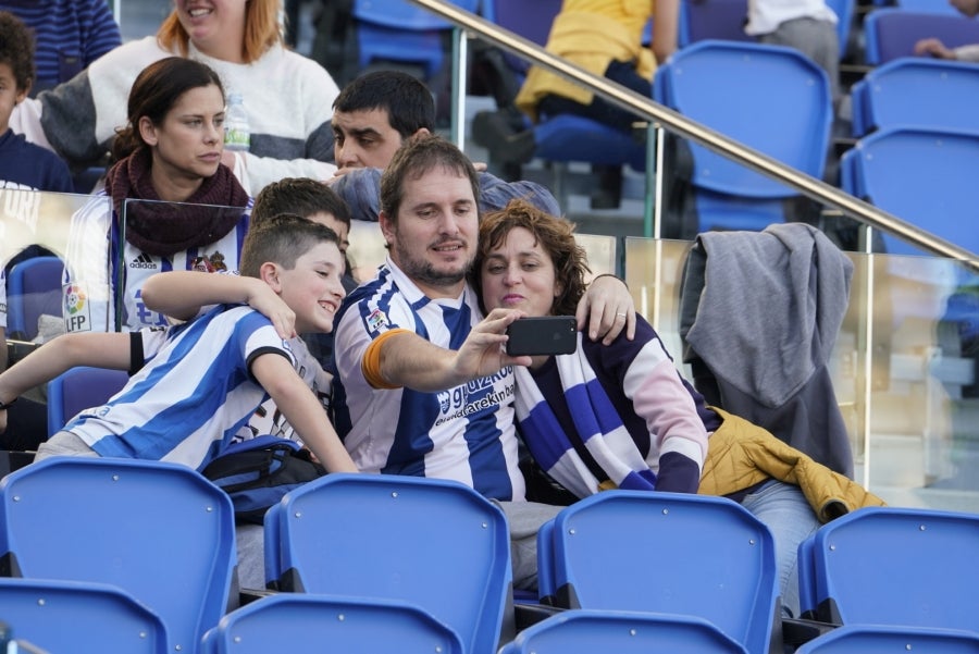 Los aficionados de la Real Sociedad se vuelcan con los jugadores, tal y como demostraron los más de 21.000 espectadores que acudieron a Anoeta para ver jugar a las de Arconada. 