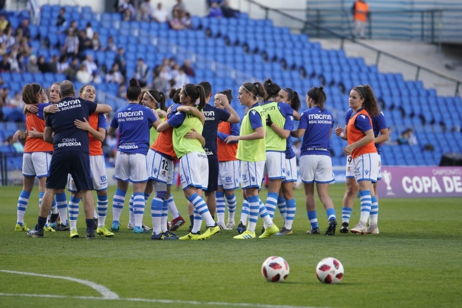 Los aficionados de la Real Sociedad se vuelcan con los jugadores, tal y como demostraron los más de 21.000 espectadores que acudieron a Anoeta para ver jugar a las de Arconada. 