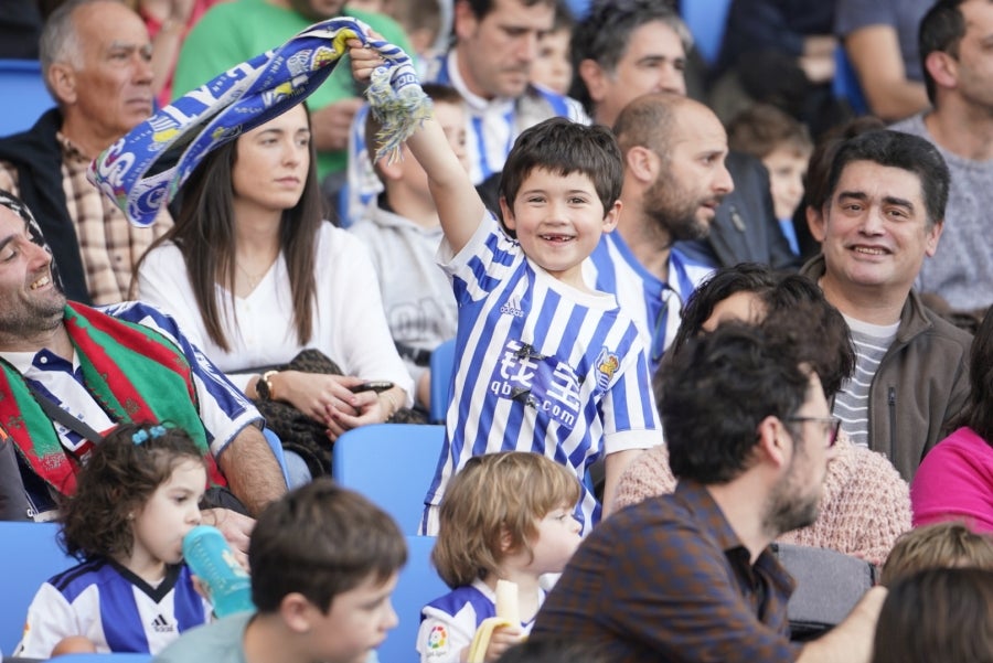 Los aficionados de la Real Sociedad se vuelcan con los jugadores, tal y como demostraron los más de 21.000 espectadores que acudieron a Anoeta para ver jugar a las de Arconada. 