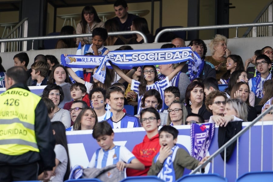 Los aficionados de la Real Sociedad se vuelcan con los jugadores, tal y como demostraron los más de 21.000 espectadores que acudieron a Anoeta para ver jugar a las de Arconada. 