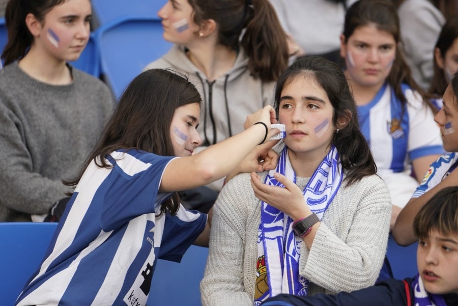 Los aficionados de la Real Sociedad se vuelcan con los jugadores, tal y como demostraron los más de 21.000 espectadores que acudieron a Anoeta para ver jugar a las de Arconada. 