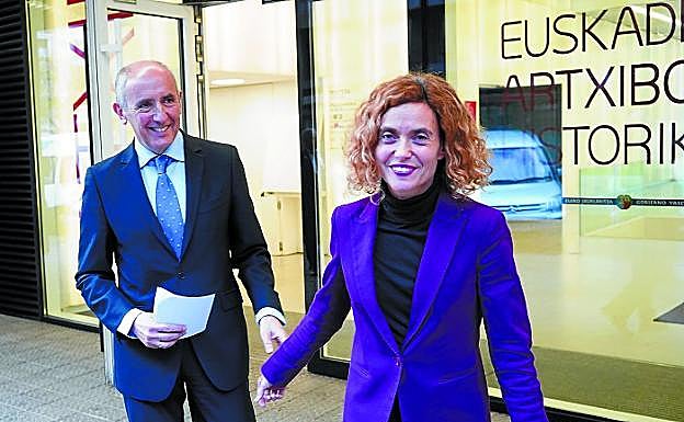 Josu Erkoreka y Meritxell Batet se despiden tras la Comisión Mixta de Transferencias que se celebró en noviembre en Bilbao
