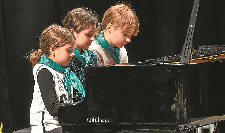 Un total de 712 pianistas llenan de música el centro cultural Bastero durante el fin de semana