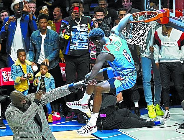 Fiesta. El mate de Diallo sobre Shaquille O'Neal,Kevin Durant compitiendo contra Curry, Luka Doncic, con el 77, y Joe Harris, el ganador del concurso de triples. 