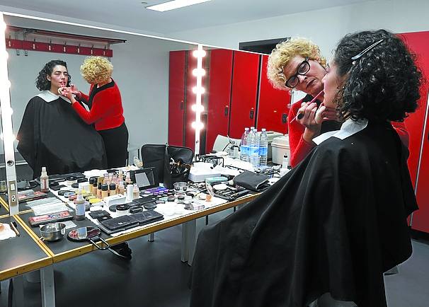 Últimas pruebas de maquillaje y peluquería.