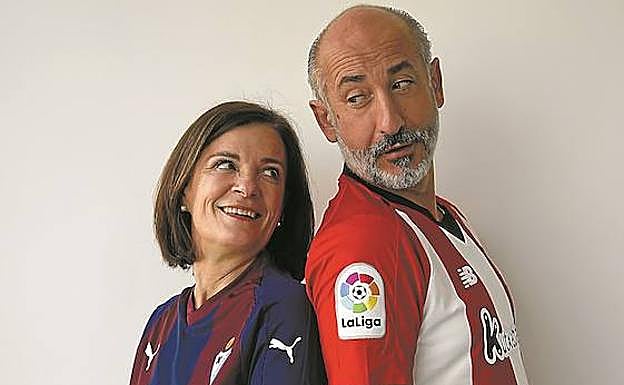 La presidenta del Eibar, Amaia Gorostiza, y su homólogo, Aitor Elizegi, se retan ayer en Bilbao antes del derbi.