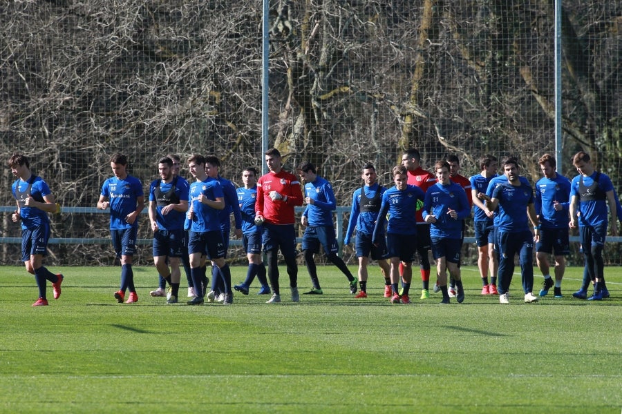 Los jugadores de la Real vuelven a entrenarse pero sin Januzaj. El extremo belga sufre una torcedura de tobillo de grado I y podría estar listo para jugar ante el Atlético en Anoeta en la siguiente jornada.
