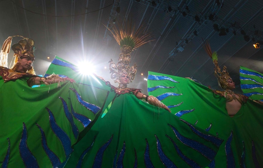 Los carnavales de Santa Cruz de Tenerife son unas de las celebraciones más conocidas a nivel mundial. Así, el evento, de un mes de duración, comenzó el 1 de febrero y finaliza el 10 de marzo con orquestas que tocan ritmos caribeños y brasileños con actuaciones que van desde la elección de la Reina del Carnaval, la Reina menor y la Reina mayor, bandas callejeras satíricas, comparsas y hasta actuaciones por las calles. 