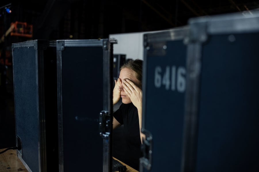 Uno de los circos más relevantes del mundo abre sus puertas y muestra lo que se esconde detrás de la magia del maquillaje, de los trajes personalizados y las increíbles coreografías. El Circo del Sol presenta su último trabajo: 'Turuk, el primer vuelo', inspirado en la película de James Cameron. 