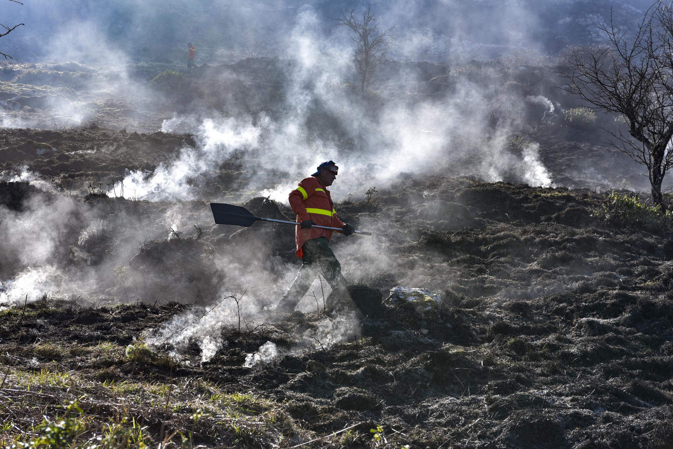 Hacia la una de la madrugada de este miércoles, los bomberos han tenido que actuar de urgencia, ya que el fuego ha llegado rápidamente a zonas cercanas a Bedaio y a la cima del monte Zabalegi.
