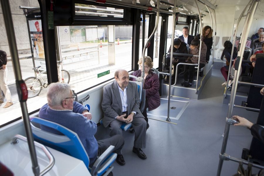Los nuevos vehículos cargan sus baterías en las cabeceras y se distinguen por una circulación silenciosa, mucho más suave y sin vibraciones