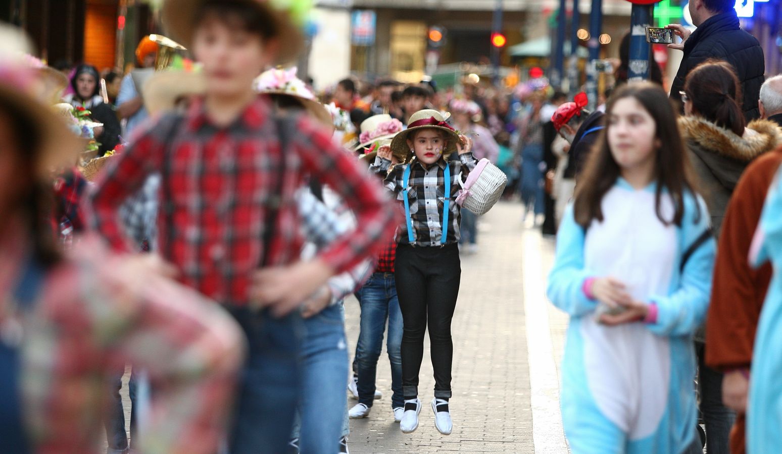 El viernes flaco suele ser el día en el que los centros escolares celebran por las calles el carnaval y el pasado viernes no fue una excepción. 