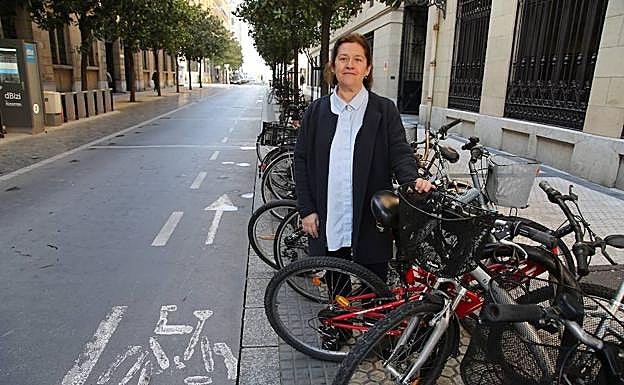 Miren Urquijo, junto al bidegorri de la calle Andia. 