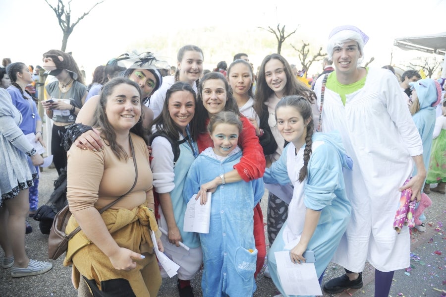 La reina de la fiesta es Maider, egiatarra de 22 años, que lleva 16 en la comparsa de Denok Taldea. Ella y su séquito, compuesto por Ana Gil, Mikel Nuñez y Judith Sánchez, tratan de que todos los donostiarras vivan la fiesta con la ilusión y alegría de su comparsa.