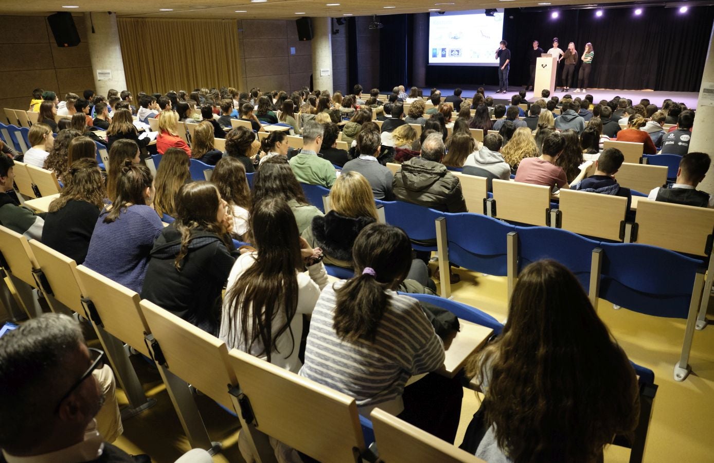 El emprendimiento tiene futuro en Gipuzkoa. Es la principal conclusión que se puede extraer de la séptima edición de STARTinnova, el programa pedagógico impulsado por diariovasco.com y que este curso ha contado con la participación de más de 3.000 alumnos unos 200 centros escolares en Euskadi, Asturias, Valencia, La Rioja, Castilla y León y Madrid.