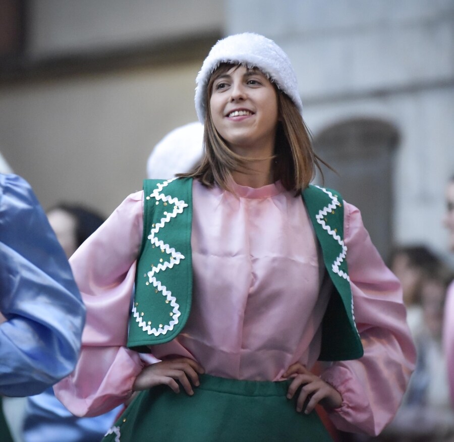 Los Carnavales aterrizan en Tolosa y llenan las calles de música, baile y colores. 