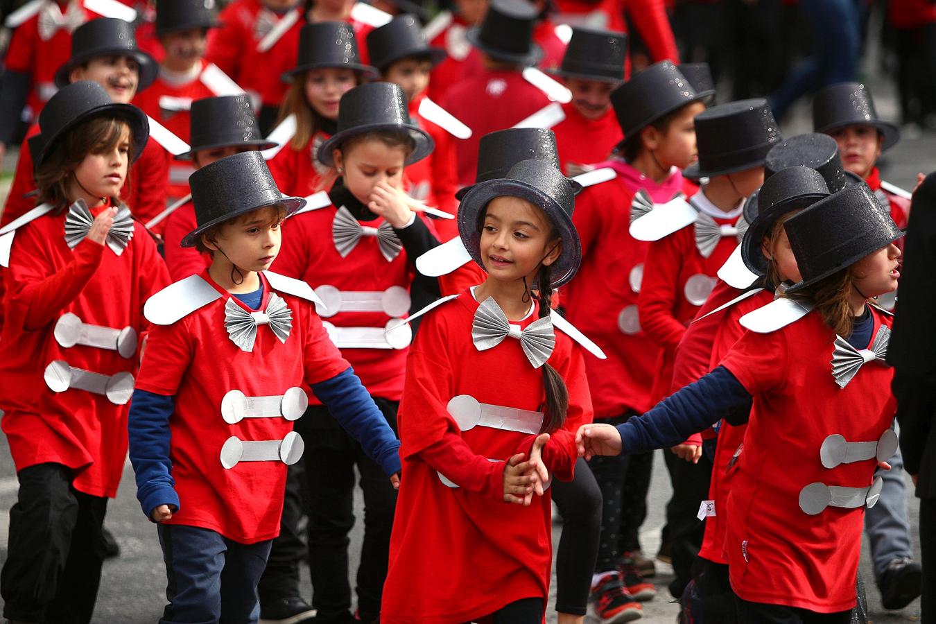 El viernes flaco suele ser el día en el que los centros escolares celebran por las calles el carnaval y el pasado viernes no fue una excepción. 