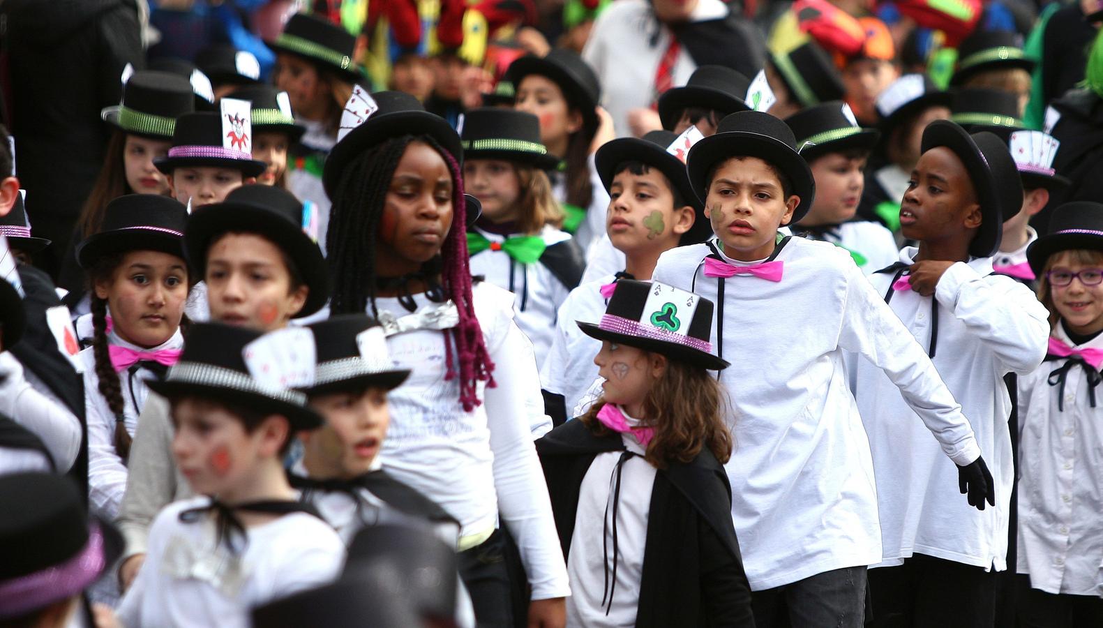 El viernes flaco suele ser el día en el que los centros escolares celebran por las calles el carnaval y el pasado viernes no fue una excepción. 