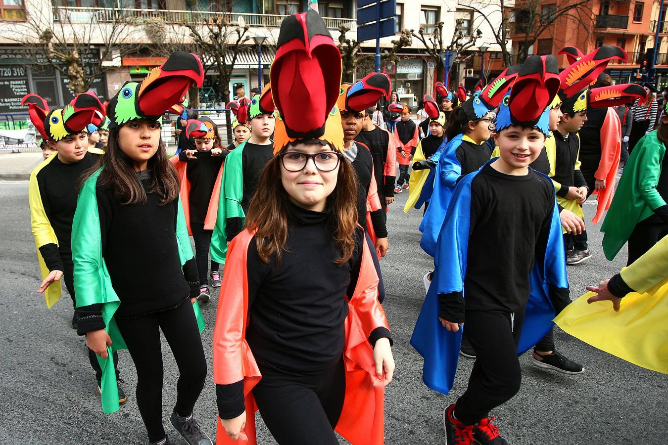 El viernes flaco suele ser el día en el que los centros escolares celebran por las calles el carnaval y el pasado viernes no fue una excepción. 