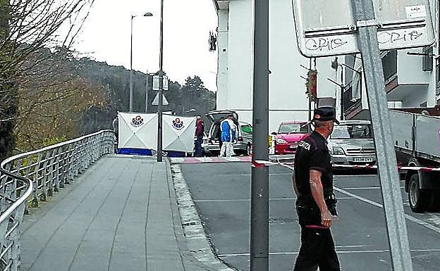 El levantamiento del cadáver se produjo sobre las 15.30 horas. 