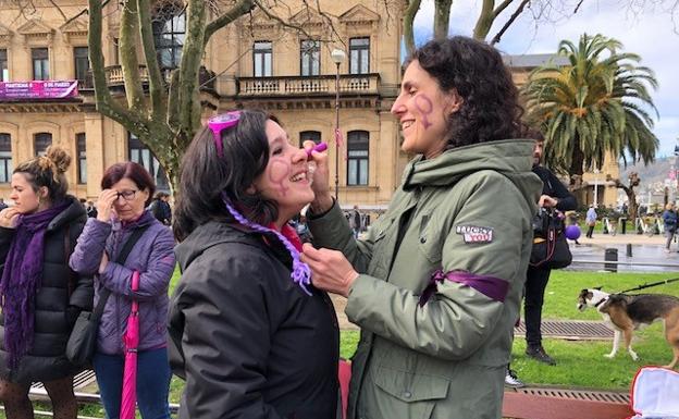 Nerea y Sandra antes del comienzo de la concentración.
