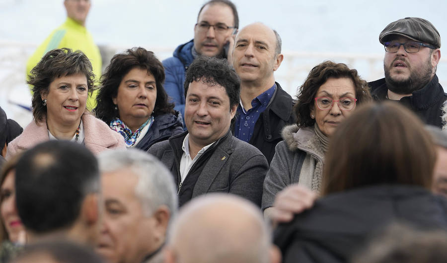 El lehendakari, Iñigo Urkullu (c), ha participado este lunes en San Sebastián en el acto organizado con motivo del Día Europeo de las Víctimas del Terrorismo, bajo el lema 'Fue injusto. Gizartea eta biktimak elkarrekin oraina eta etorkizuna eraikiz'.