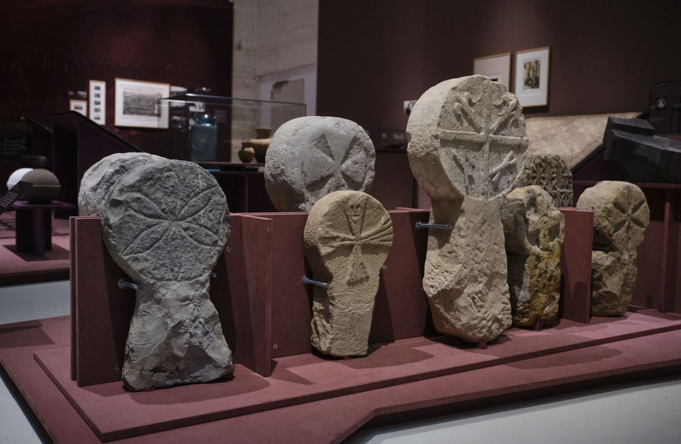 Una exposción que desde este martes se puede ver en el museo donostiarra de San Telmo, un completo recorrido por el capítulo final de la vida y todo lo que gira a su alrededor. La muestra, que permanecerá abierta hasta finales del mes de mayo, repasa las diferentes caras de la muerte.