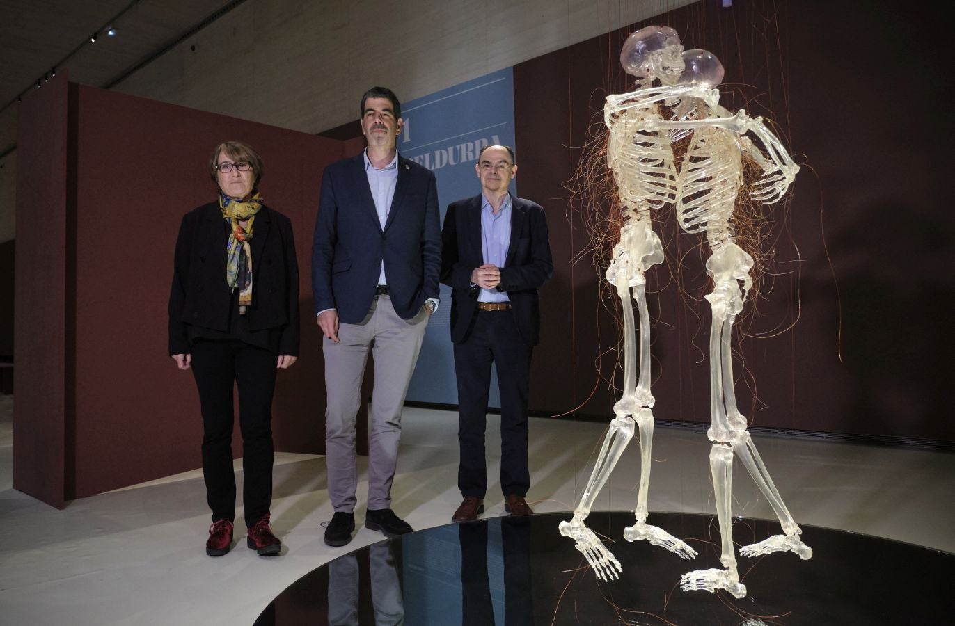 Una exposción que desde este martes se puede ver en el museo donostiarra de San Telmo, un completo recorrido por el capítulo final de la vida y todo lo que gira a su alrededor. La muestra, que permanecerá abierta hasta finales del mes de mayo, repasa las diferentes caras de la muerte.