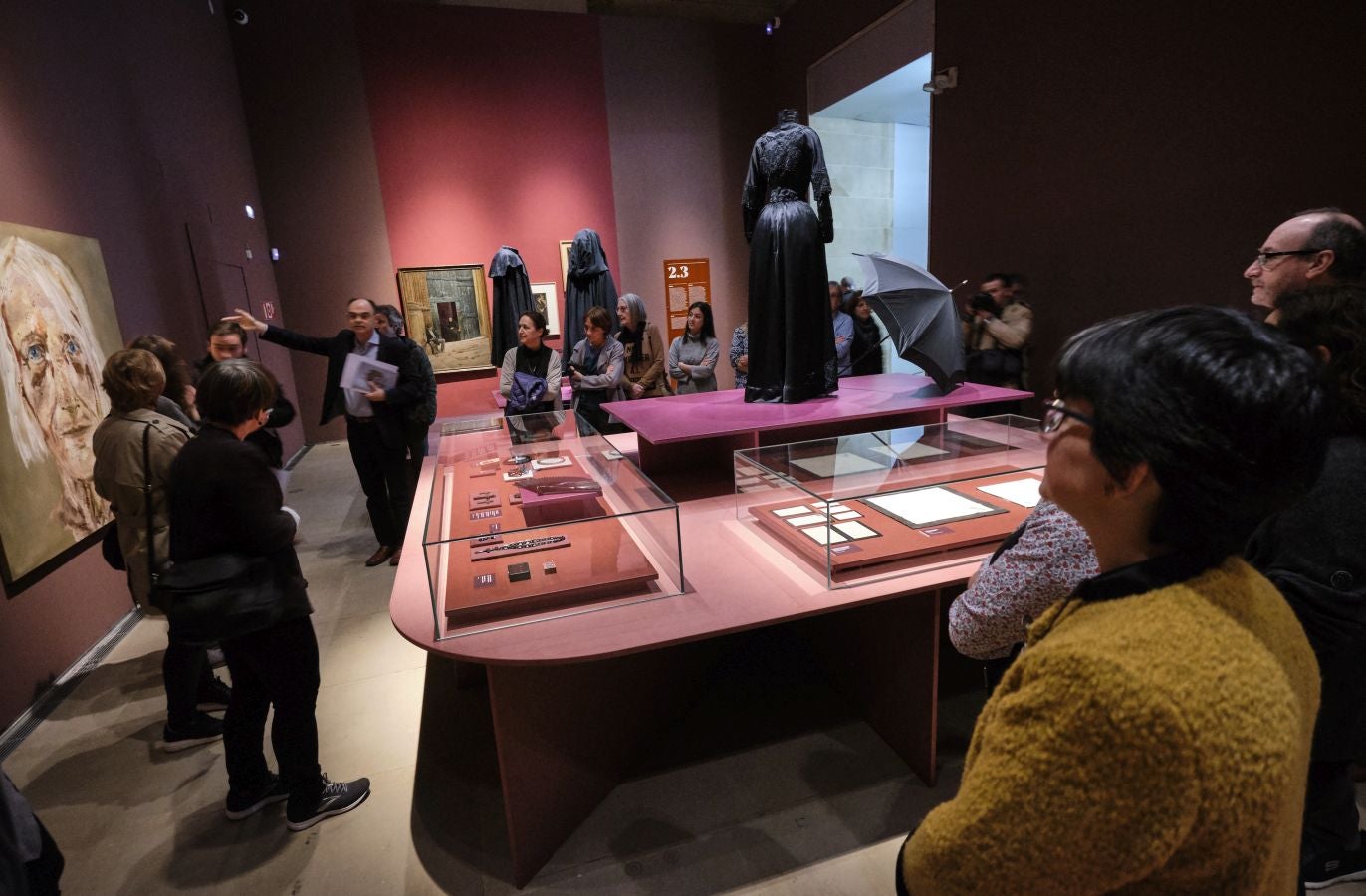 Una exposción que desde este martes se puede ver en el museo donostiarra de San Telmo, un completo recorrido por el capítulo final de la vida y todo lo que gira a su alrededor. La muestra, que permanecerá abierta hasta finales del mes de mayo, repasa las diferentes caras de la muerte.