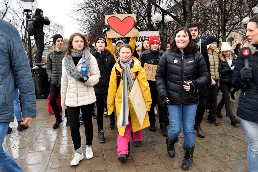 Greta Thunberg, inspiradora del movimiento juvenil contra el cambio climático, en la manifestación de Estocolmo (Suecia)