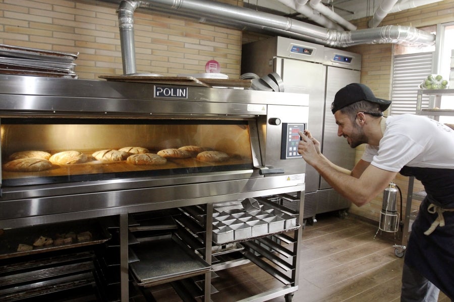 Morera atribuye la actual mala reputación del producto a «panes hechos en un par de horas, con ingredientes refinados y sin fibra, además de estar cargados de azúcar y grasa».