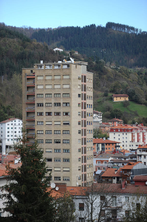 El edificio eibarrés mide 77 metros y es el más alto del territorio guipuzcoano