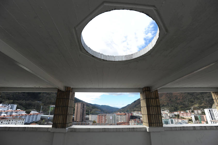 El edificio eibarrés mide 77 metros y es el más alto del territorio guipuzcoano